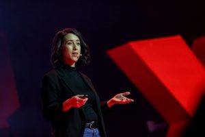 TEDxBlois : Ariane Nguyen - Les vieux : obsolescents mais pas que
