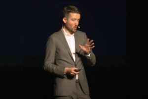 TEDxBlois : Guillaume Leduey - Ce que les langues disent de nous
